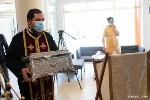 Moaștele Sfântului Nectarie au adus alinare la Centrul de îngrijiri paliative al Arhiepiscopiei Bucureștilor
