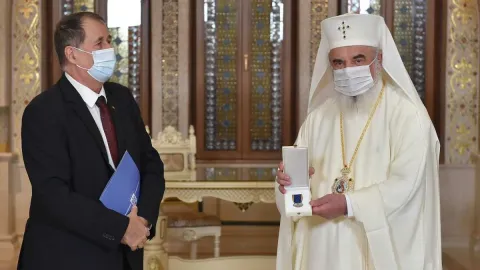 Patriarhul: Medalia oferită de Președinte recunoaște contribuția Bisericii la păstrarea identității și unității naționale