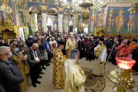 Sf. Nicolae ne învaţă să rămânem statornici în credinţă şi să fim milostivi: PS Ieronim la Kilometrul zero