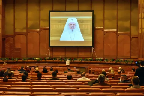 Mesajul Patriarhului la Gala „Valori și tradiții românești – UNESCO 65”: Bucuria comuniunii între generaţii | VIDEO