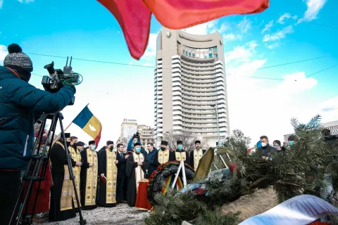 Cine moare de bunăvoie nu mai moare niciodată: Eroii Revoluției din 1989 comemorați la Universitate