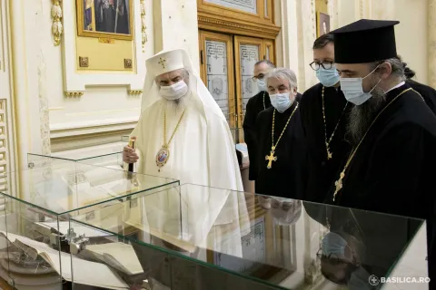 Patriarhul Daniel a vorbit despre tradiția Țărilor Române de a răspândi prin tipar Cuvântul lui Dumnezeu