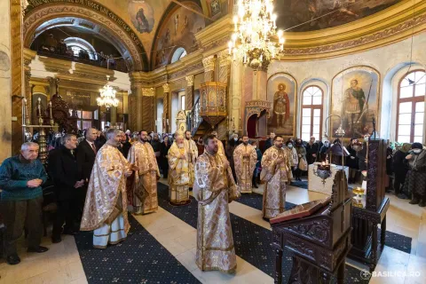 Învățătura Sf. Trei Ierarhi are rol important până la sfârșitul istoriei | PS Varlaam la Paraclisul Facultății de Teologie