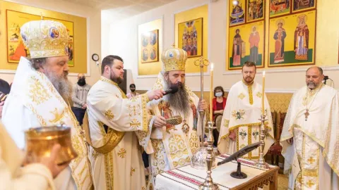 Capela unui cămin pentru vârstnici din Capitală a primit un fragment din moaștele Sf. Ier. Alexandru