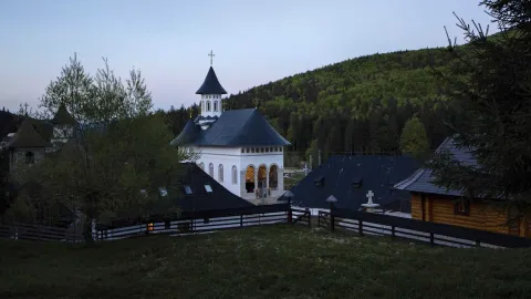 Moaștele Sfântului Calinic de la Cernica vor fi duse joi la Sihăstria Putnei