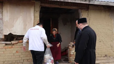 Voluntarii Catedralei Naționale au oferit ajutoare mai multor familii defavorizate din Prahova