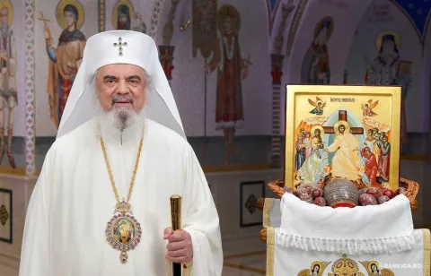 Patriarhul Daniel, mesaj de Paşti: Sărbătoarea ne îndeamnă pe toţi să împărtăşim celor din jur bucuria şi pacea lui Hristos