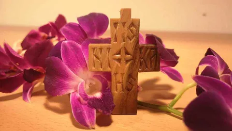 Ateliere de cruci sculptate la ASCOR București: În imagini