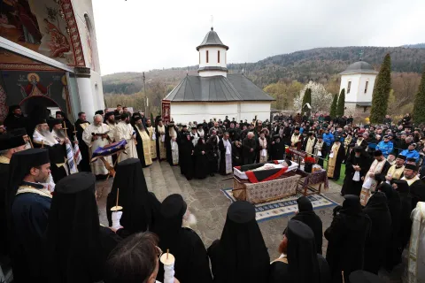Mesajul Patriarhului Daniel la înmormântarea Arhim. Nicodim Dimulescu, proinstareț al Mănăstirii Crasna