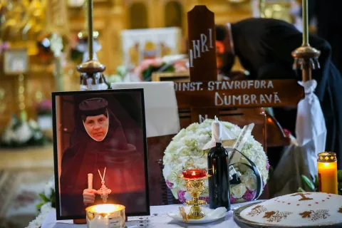 Mesajul Patriarhului Daniel la înmormântarea Maicii Stavrofore Lucia Dumbravă, proinstareță a Mănăstirii Pasărea