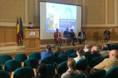 La Biblioteca Centrală Universitară a fost lansat un album de artă dedicat icoanelor pe sticlă