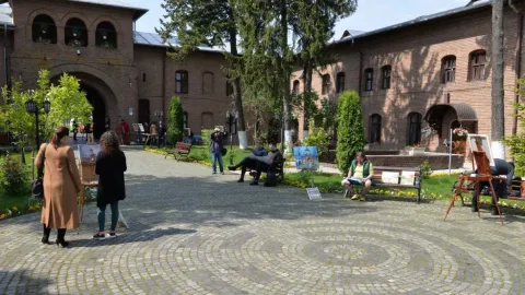 În imagini: Arhitectura Mănăstirii Plumbuita, imortalizată de artiști plastici din România și Republica Moldova