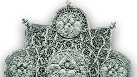 Biblioteca Academiei: Expoziție despre obiectele liturgice salvate în Primul Război Mondial de Al. Tzigara-Samurcaș