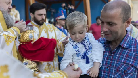 În familie copilul înțelege taina iubirii lui Dumnezeu: Mesajul Patriarhului Daniel pentru Duminica Părinților și Copiilor