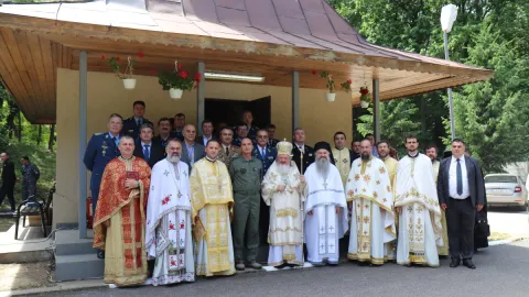 Binecuvântare pentru Forțele Aeriene: PS Varlaam a slujit la hramul unității ocrotite de Sfinții Împărați