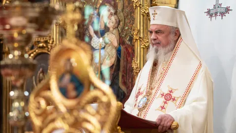 Patriarhul Daniel, de Înălțarea Domnului: Când îi cinstim pe eroii neamului, cinstim demnitatea poporului român jertfelnic şi luptător
