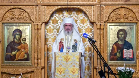 Patriarhul Daniel: Să le cerem sfinţilor să ne dăruiască credinţă puternică şi viaţă sfântă