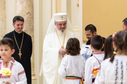 Patriarhul Daniel premiază copiii din proiectul „Biblia călătoare și sfințitoare”: Poate fi înscris în Cartea Recordurilor