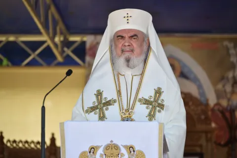 Sfințire de biserică: Patriarhul a explicat taina Sfintei Treimi, la a Cărei iubire veșnică suntem chemați prin botez