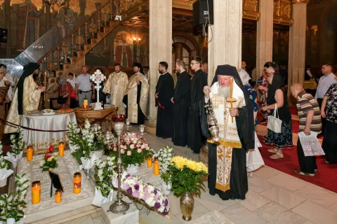 PS Varlaam s-a rugat în Catedrala Patriarhală pentru sufletele Patriarhilor Teoctist şi Iustin