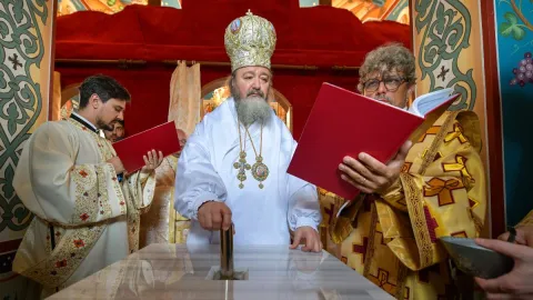 Preasfințitul Părinte Ieronim a sfințit o biserică renovată din Mizil