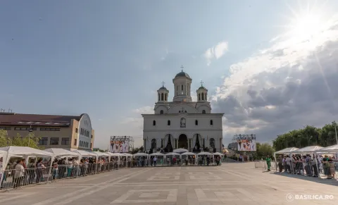 Voluntari: Pelerini din ţară şi străinătate au adus cinstire Brâului Maicii Domnului
