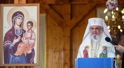 15 citate ale Patriarhului Daniel despre Maica Domnului: Ea înțelege și simte orice suferință și orice durere din familie