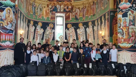 București: 150 de copii au primit rechizite din partea Protoieriei Sector 2
