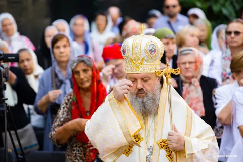 Sf. Ioachim și Ana, icoană a răbdării, smereniei și nădejdii: PS Timotei la unica parohie din Capitală dedicată lor