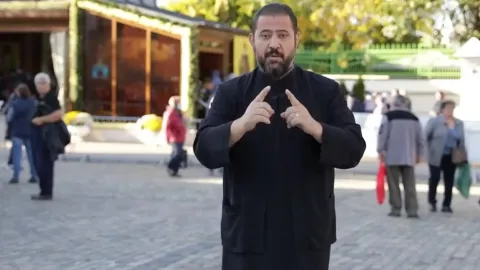 Preotul Mirel Ilie va traduce în limbaj mimico-gestual slujba Sfântului Dimitrie cel Nou de la Catedrala Patriarhală