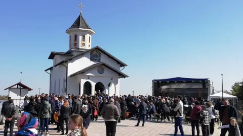 O nouă biserică închinată Sfintei Parascheva, în județul Prahova. PS Varlaam a oficiat slujba de sfințire