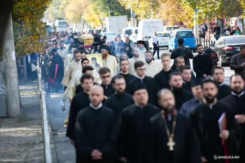 Calea Sfinților: Pelerinii Sfântului Dimitrie au umplut din nou străzile capitalei