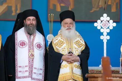 Mitropolitul Pantelimon de Veria a slujit la Patriarhie de sărbătoarea Sfântului Mare Mucenic Dimitrie