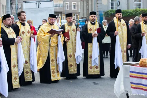 Clericii din Arhiepiscopia Bucureștilor au oficiat pomenirea de șapte ani a victimelor de la Colectiv
