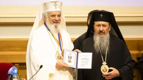 Patriarhul Daniel a primit Ordinul „Mitropolitul Gurie Grosu”, conferit de Mitropolitul Basarabiei