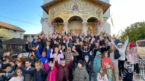 Copii români și ucraineni duși în tabără gratuită la Bran de World Vision și Protoieria Sector 6