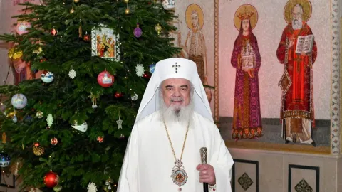 Patriarhul Daniel, mesaj de Crăciun: Cel Atotputernic s-a făcut copil smerit. Puterea lui este acum inocența (VIDEO)