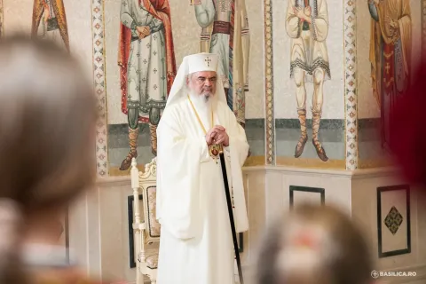 Patriarhul Daniel le-a vorbit colindătorilor despre bucurie: Este prezența harului în suflet