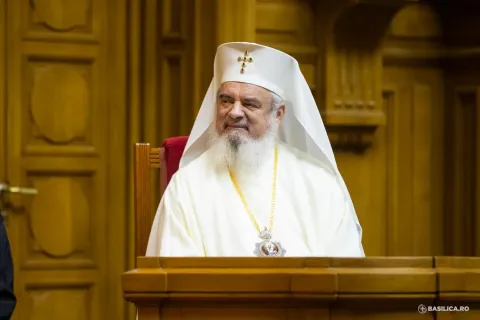 Patriarhul Daniel: Pe Sfântul Nicolae milostenia discretă l-a făcut popular / Moș Crăciun reprezintă bunătatea lui Dumnezeu