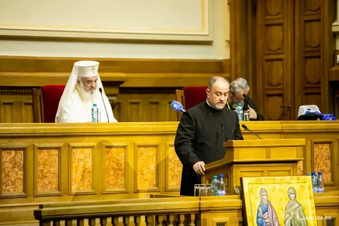 Adunarea Națională Bisericească (ANB) s-a întrunit miercuri sub președinția Patriarhului Daniel.  Lucrările au fost precedate de slujba de Te Deum oficiată de Preasfințitul Părinte Ilarion Făgărășanul, Episcop vicar al Arhiepiscopiei Sibiului.  Pe ordinea