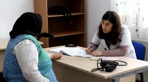 Campania „Sănătate pentru sateˮ a revenit în Budești, judeţul Călăraşi. Beneficiari, peste 70 de persoane