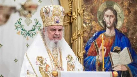 Sf. Trei Ierarhi, mari apărători ai prezenței lui Hristos Cel Smerit în oamenii care trec prin încercări