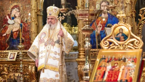 Icoana ortodoxă cheamă la rugăciune şi vieţuire sfântă, spune Patriarhul României în Duminica Ortodoxiei