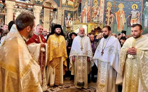 Mii de persoane l-au cinstit pe Sf. Gheorghe la biserica sa din centrul Capitalei: „Mucenicii ne dau putere”