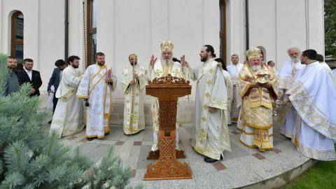 Patriarhul României a sfințit Biserica „Maica Precista” din Ploiești