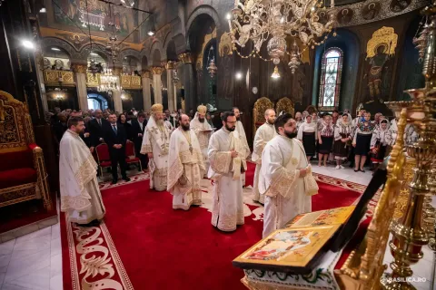 Români din 34 de țări s-au rugat în Catedrala Patriarhală: Să transformăm împrăștierea într-un atu al neamului nostru