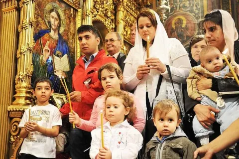 12 citate ale Patriarhului Daniel despre familia creştină, „singura în măsură să-i nască și să-i educe pe copii într-un mod sănătos”