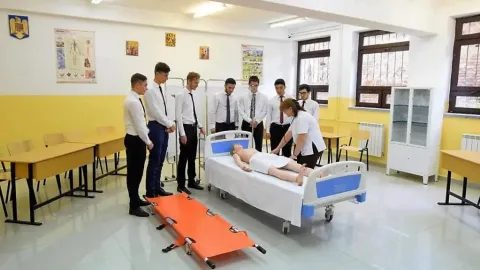 Conferință dedicată asistenților medicali la Seminarul Teologic din București