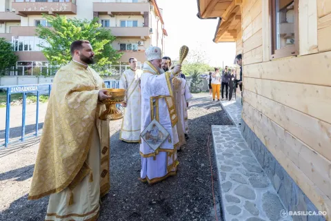 Episcopul vicar Timotei Prahoveanul a sfințit o biserică închinată Sfintei Cuvioase Parascheva