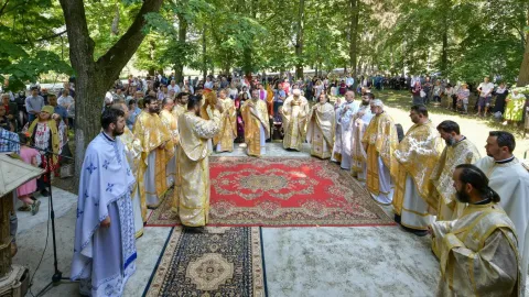 Sf. Ier. Grigorie Dascălul a reunit pelerinii în jurul moaștelor sale la hramul Mănăstirii Căldărușani